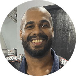 Foto de Levi Silva, marrom